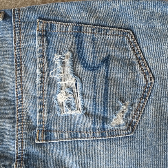 AEO Distressed Tom Girl Shortie Ripped Distressed Frayed Jean Shorts 2 Blue - Picture 8 of 15